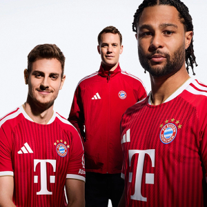 Bayern München 2026/27 Heimtrikot offiziell vorgestellt: Klassisches Rot neu interpretiert mit Sieger-DNA