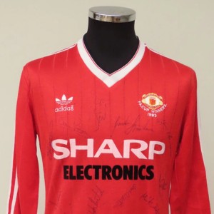 Gordon McQueen 1983–84 Manchester United match kit released｜Design details and wearing review