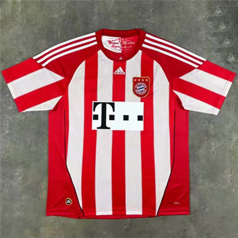 Bayern Munich 2010 - 2011 Home Retro Kit - Red and White