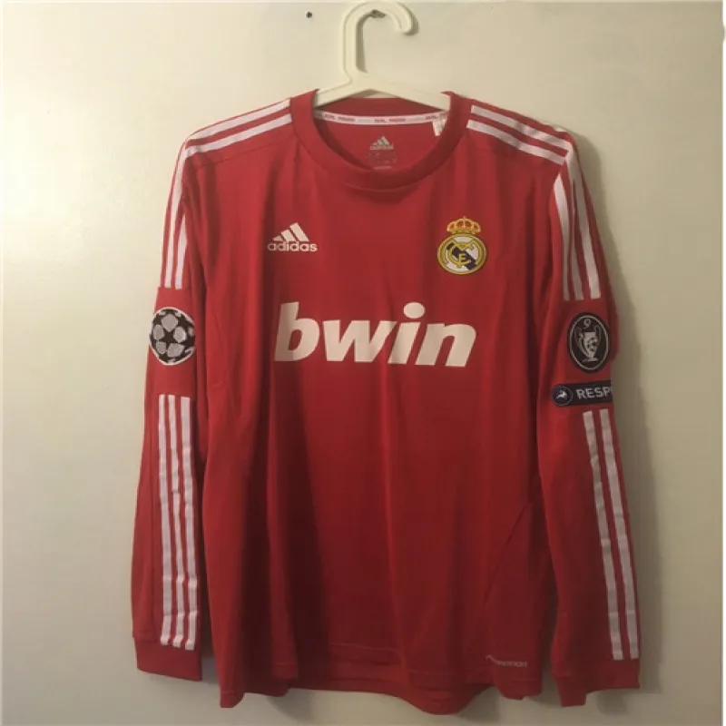 No.10 Mesut Özil's Real Madrid Long-sleeved Retro Third Jersey 2011/12 - Red