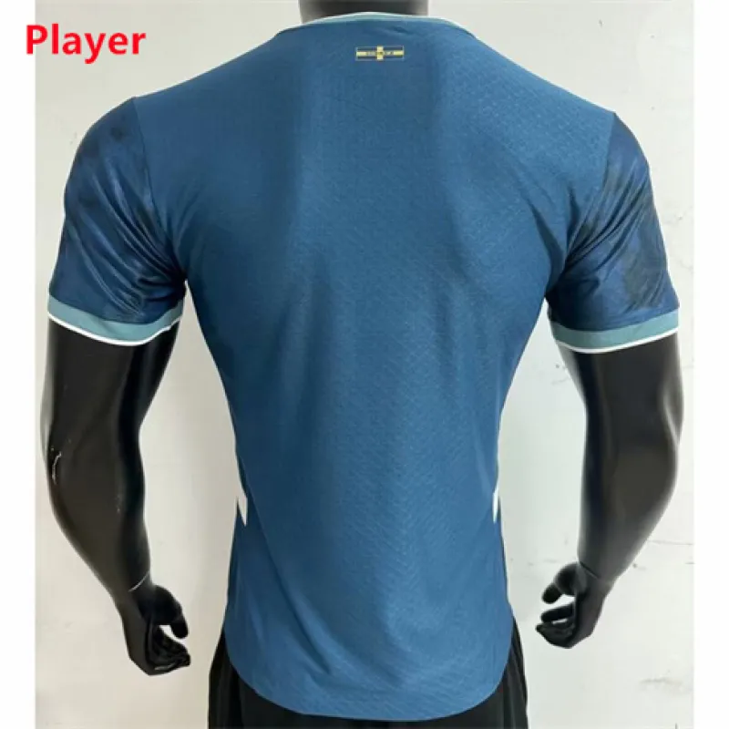 Maillot de la version joueur d'extérieur de l'Olympique de Marseille 2024/25 - Bleu
