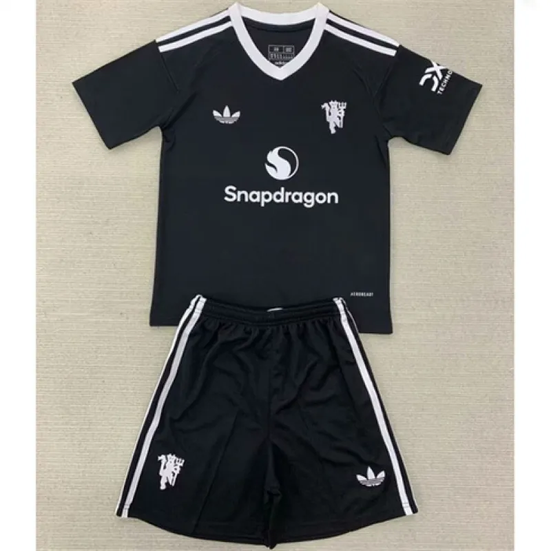 Camiseta de portero + pantalones cortos para niños de Manchester United 2024/25 - Negro