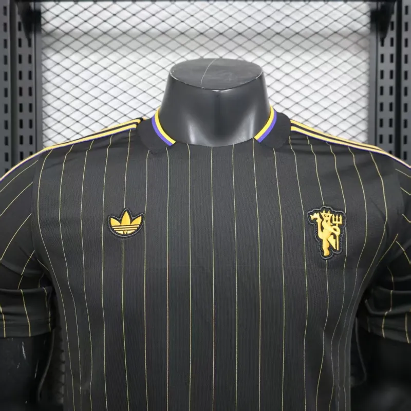 Manchester United Maglia Giocatore Edizione Casual 2025/26 - Nero