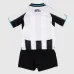 Newcastle United Bambini 2025/26 Kit di casa - Nero/Bianco