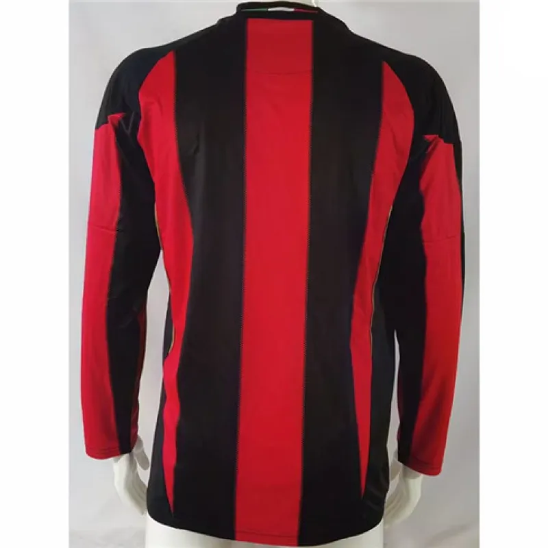 Maillot rétro de domicile à manches longues de l'AC Milan 2010/11 - Rouge