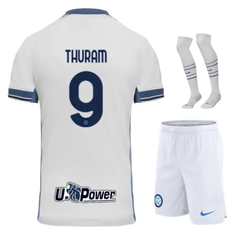 Il kit per bambini di trasferta 2024/25 dell'Inter Milan di Marcus Thuram - Bianco
