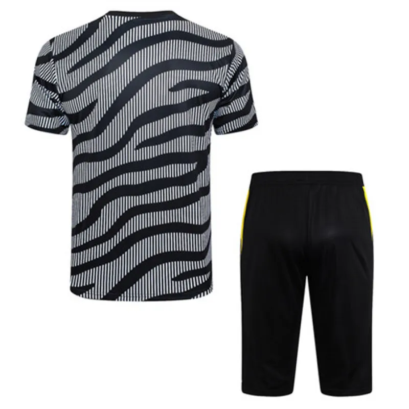 Jersey de entrenamiento + pantalones cortos de Juventus 2024/25 - gris