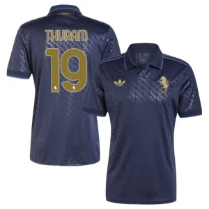 La terza maglia di Juventus 2024/25 di Thuram - Blu marina
