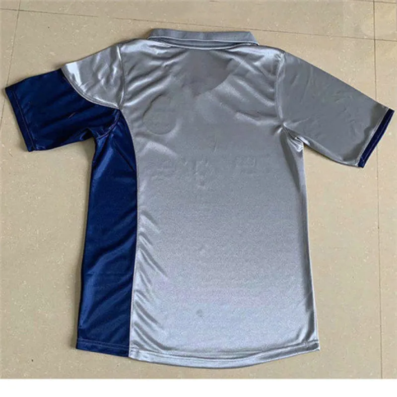 The 2001 away retro jersey of FC Porto - Silver