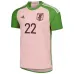 La versione speciale della maglia della nazionale giapponese in rosa per la Coppa del mondo 2022.