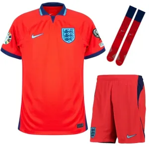 Englands Auswärtskinderkit für die UEFA Euro 2024 - Rot