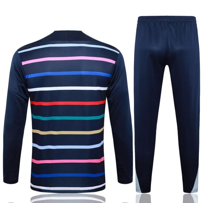 The sportswear and pants of the French national team for 2024/25 - with blue patterns.