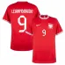 Lewandowski, das Auswärtspoloshirt von Polen für die Weltmeisterschaft 2022 - Rot